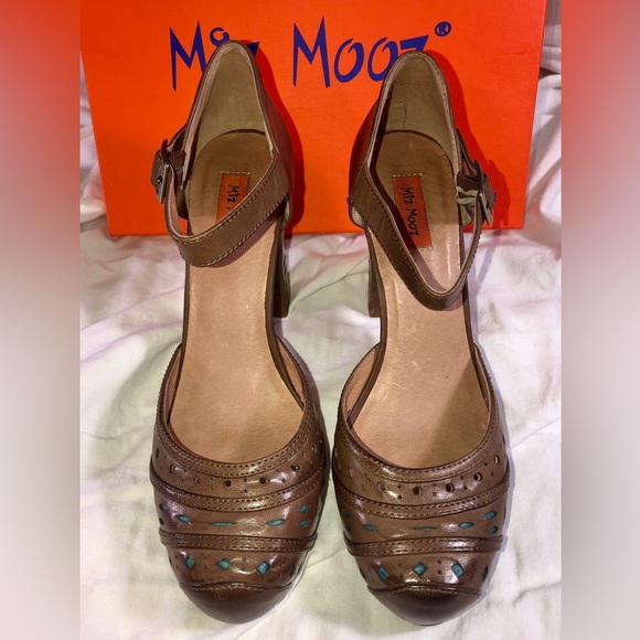 Miz Mooz brown Fargo Heels, size 8 - Picture 4 of 10